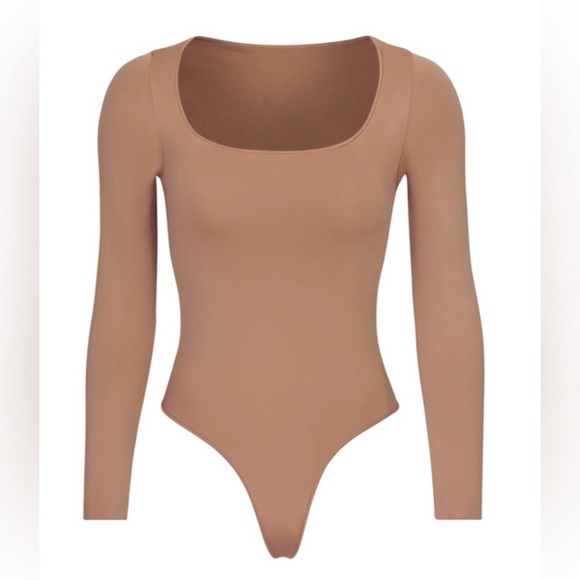 SKIMS Essential Long Sleeve Scoop Neck Bodysuit Skin Tone Size L/XL - Picture 3 of 13
